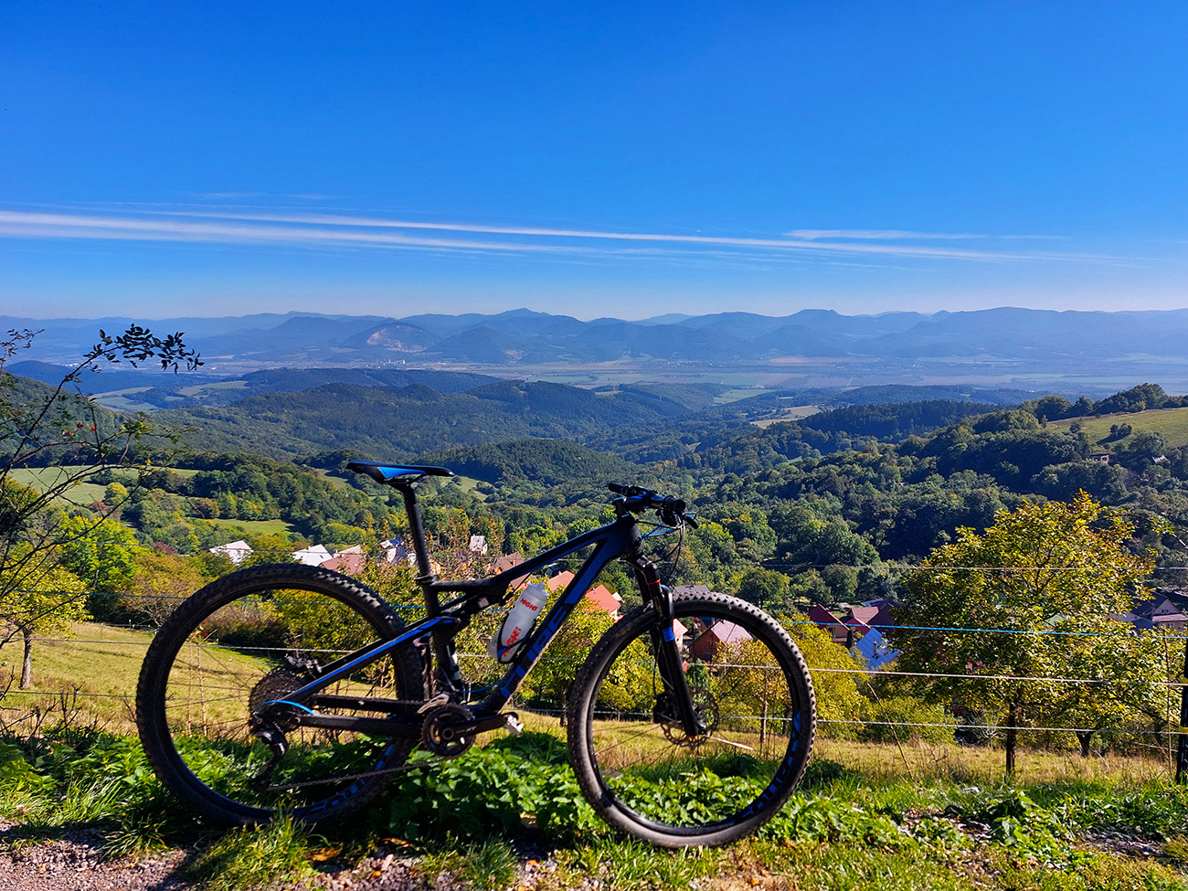 hore-ilavskou-kotlinou-mtb-lukami-a-lesmi